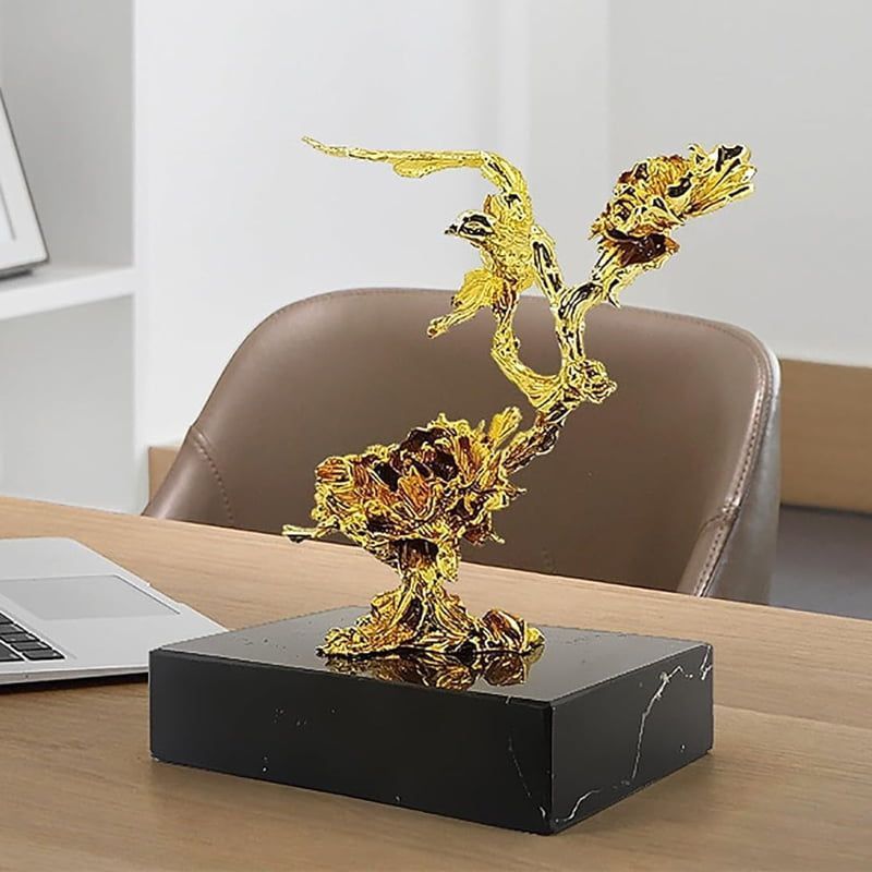 Χρυσό Διακοσμητικό με Μαρμάρινη Βάση - Gold Sculpture Decor OEM