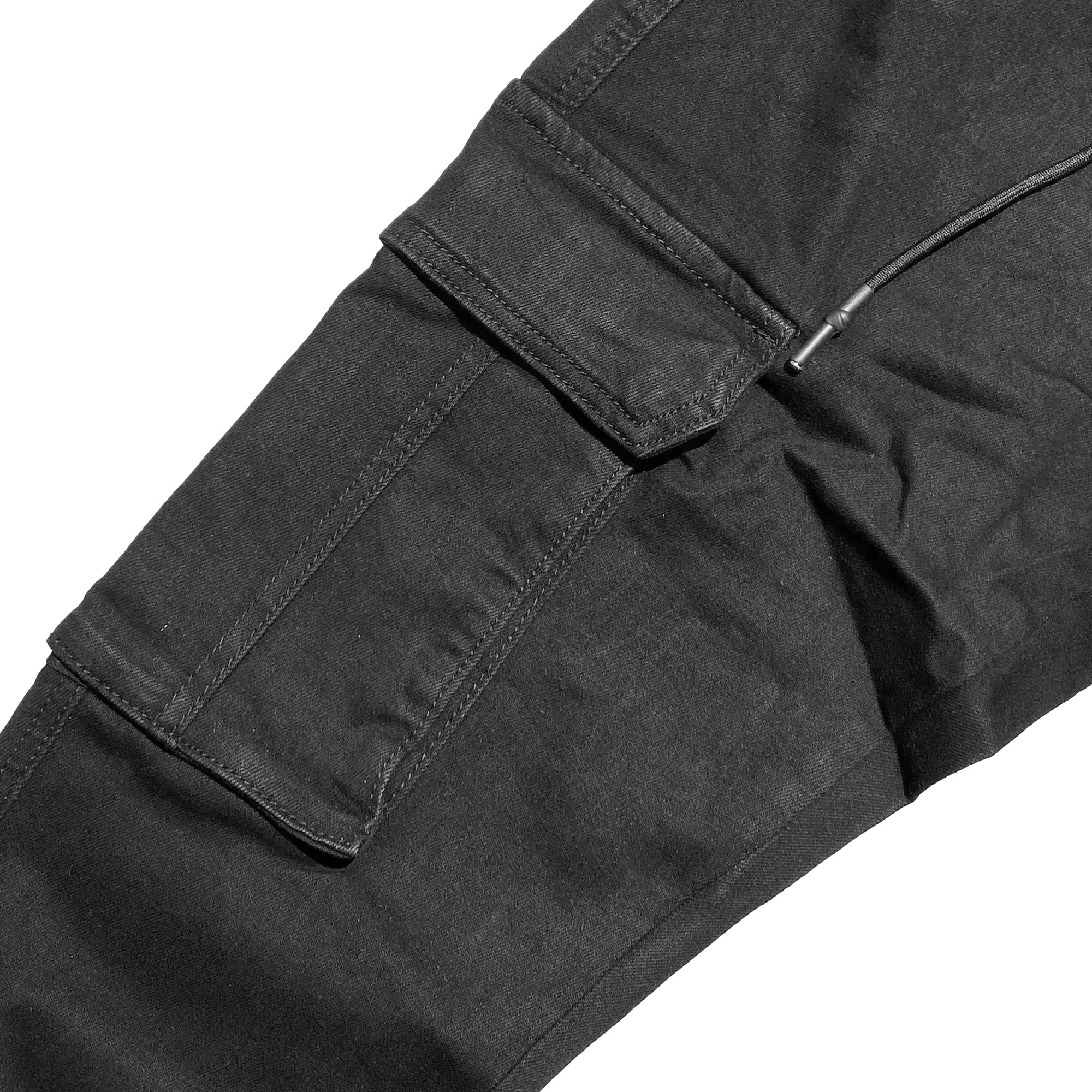 Ανδρικά τζιν παντελόνια cargo με κορδόνι στο ζωνάρι Μαύρο ANSIN