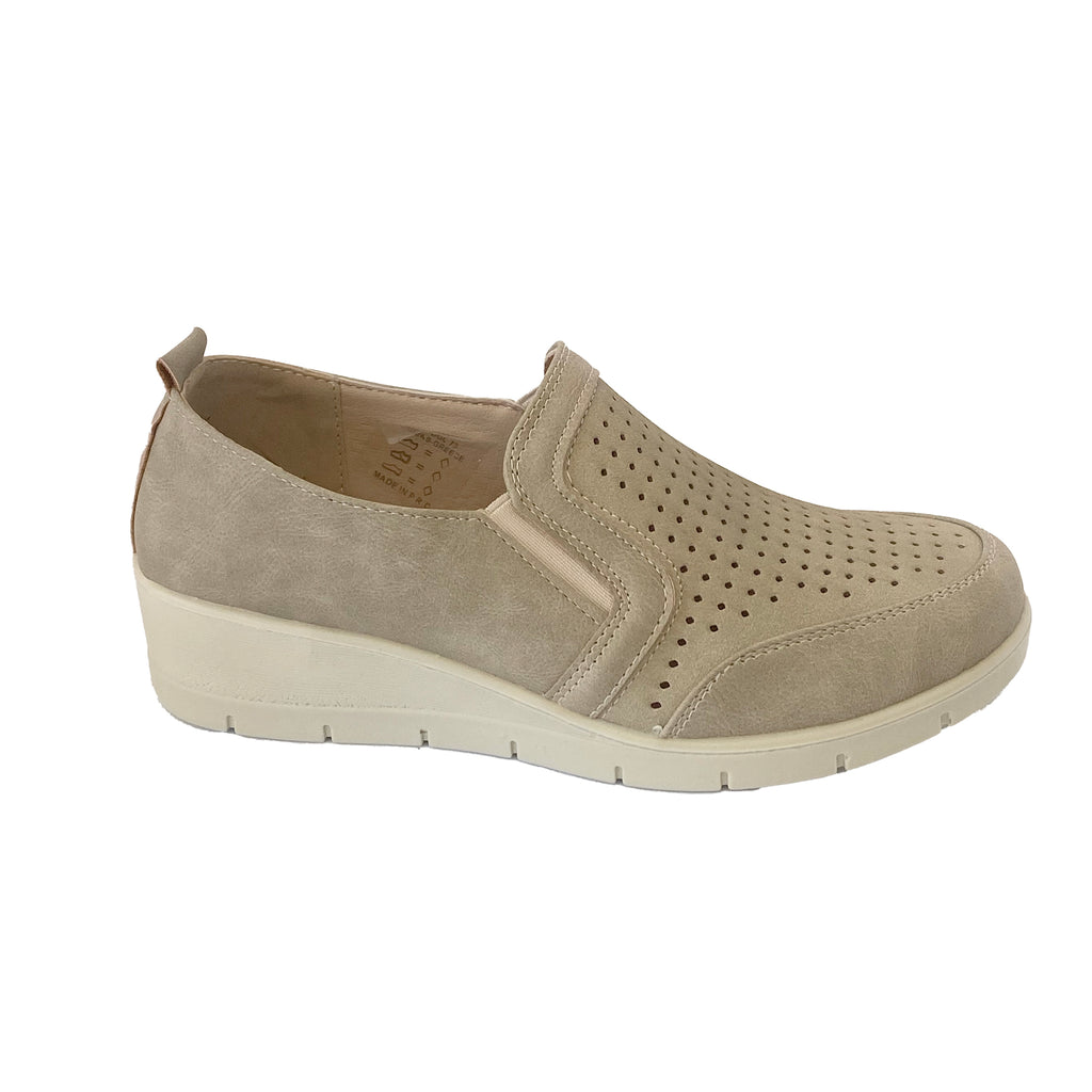 Γυναικεία καλοκαιρινά slip-on με πλατφόρμα και διάτρητα σχέδια Μπεζ ANSIN