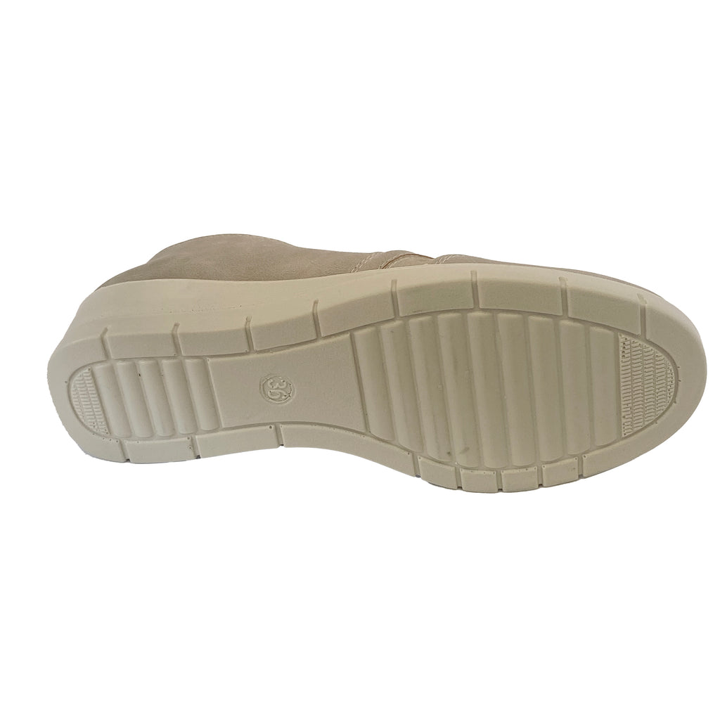 Γυναικεία καλοκαιρινά slip-on με πλατφόρμα και διάτρητα σχέδια Μπεζ ANSIN